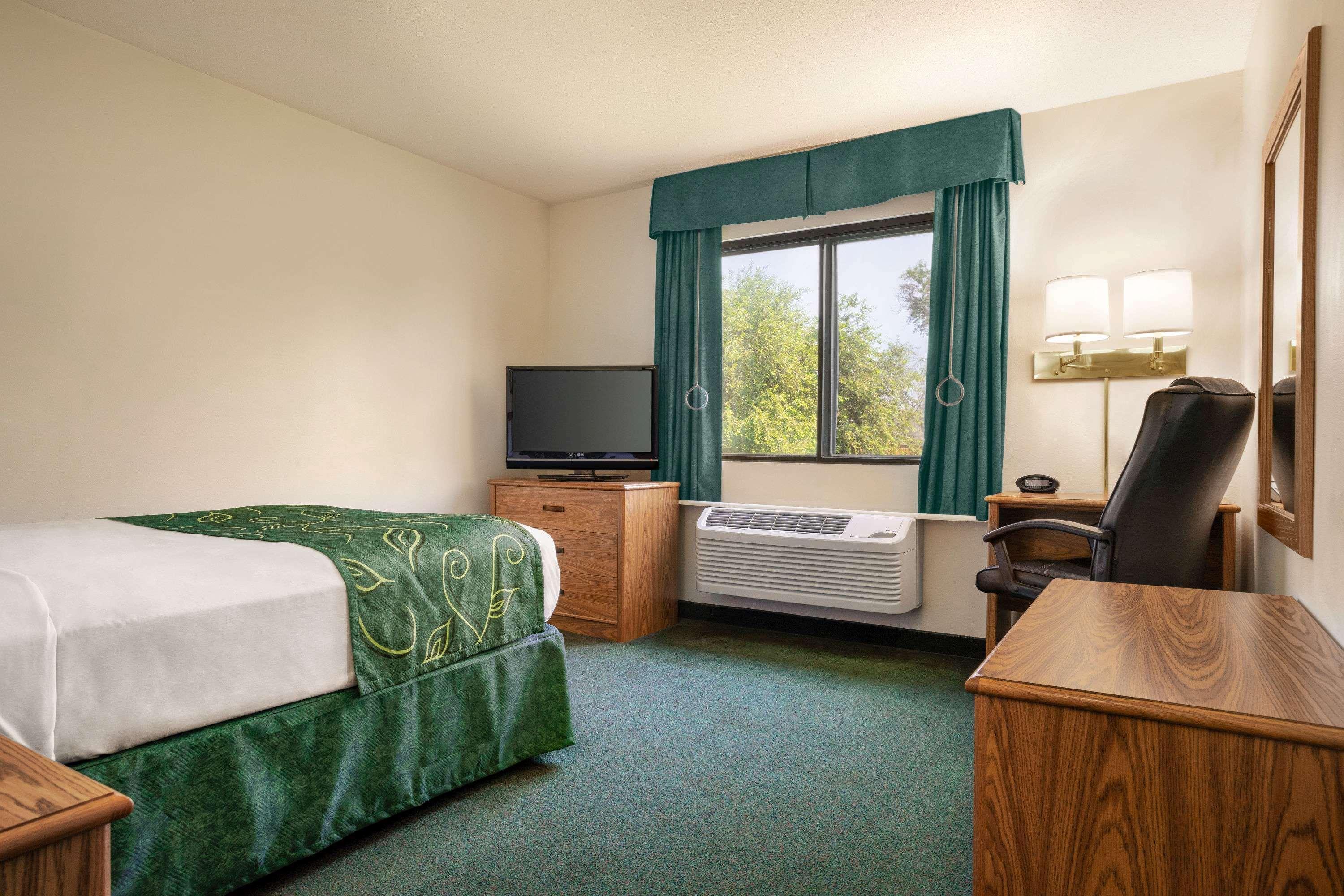 Travelodge By Wyndham Morrill Экстерьер фото