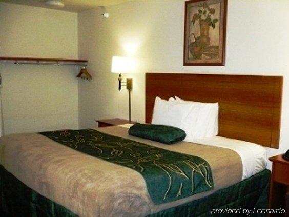 Travelodge By Wyndham Morrill Номер фото